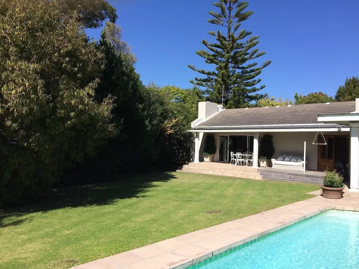 Bed and Breakfast Camelot In Constantia Città del Capo 3*,